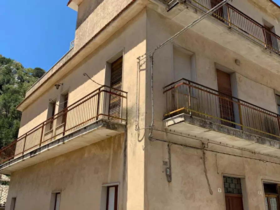 Immagine 2 di Casa indipendente in vendita  in Via Tirella a Modica