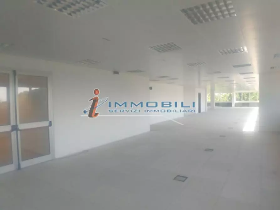 Immagine 3 di Ufficio in affitto  in VIA ACACIE a Basiglio