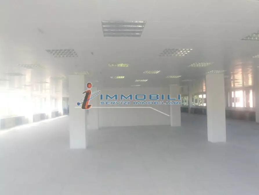 Immagine 6 di Ufficio in affitto  in VIA ACACIE a Basiglio