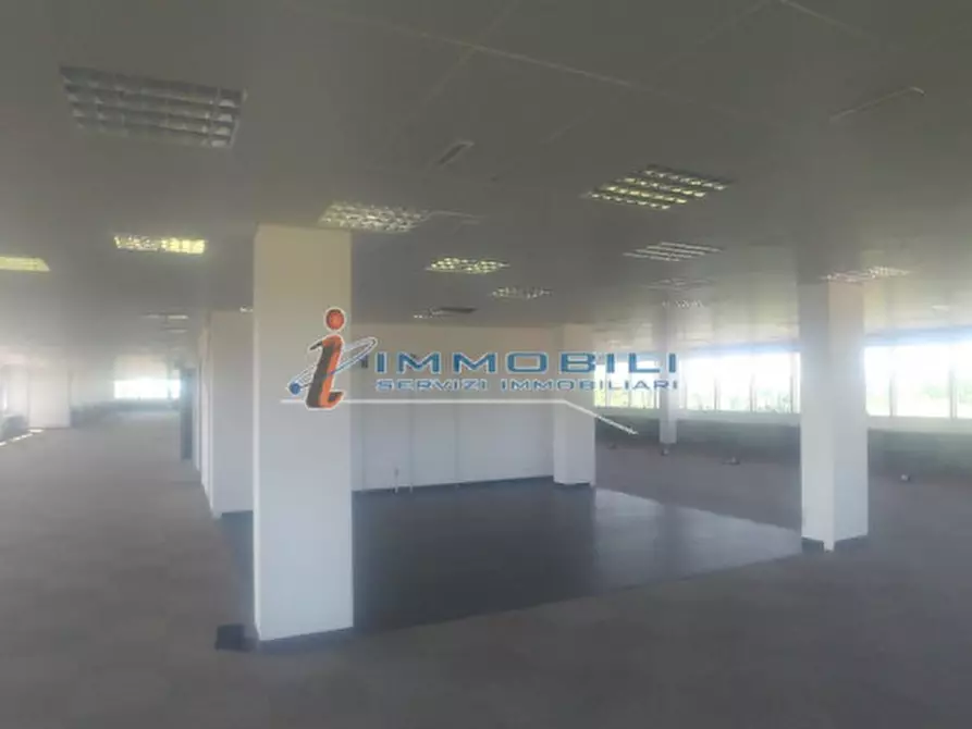 Immagine 10 di Ufficio in affitto  in VIA ACACIE a Basiglio