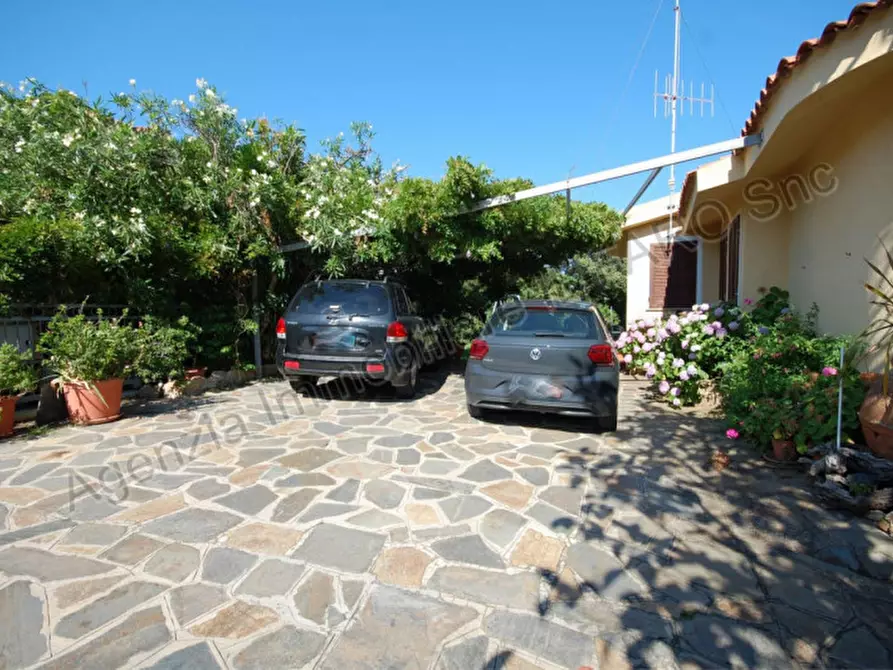 Immagine 3 di Villa in vendita  in Regione Gambino a La Maddalena