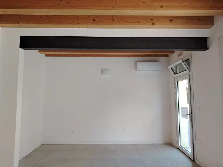 Immagine 5 di Negozio in affitto  in Viale delle Terme a Abano Terme