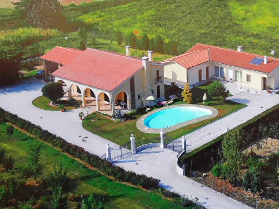 Immagine 1 di Villa in vendita  in Via Gazzo a Mestrino