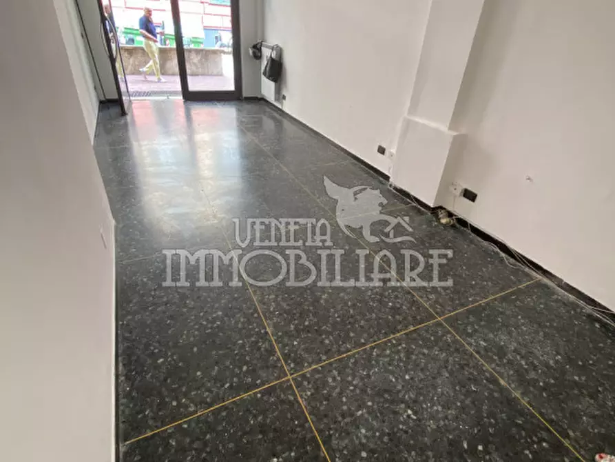 Immagine 2 di Negozio in affitto  in via caffaro a Genova