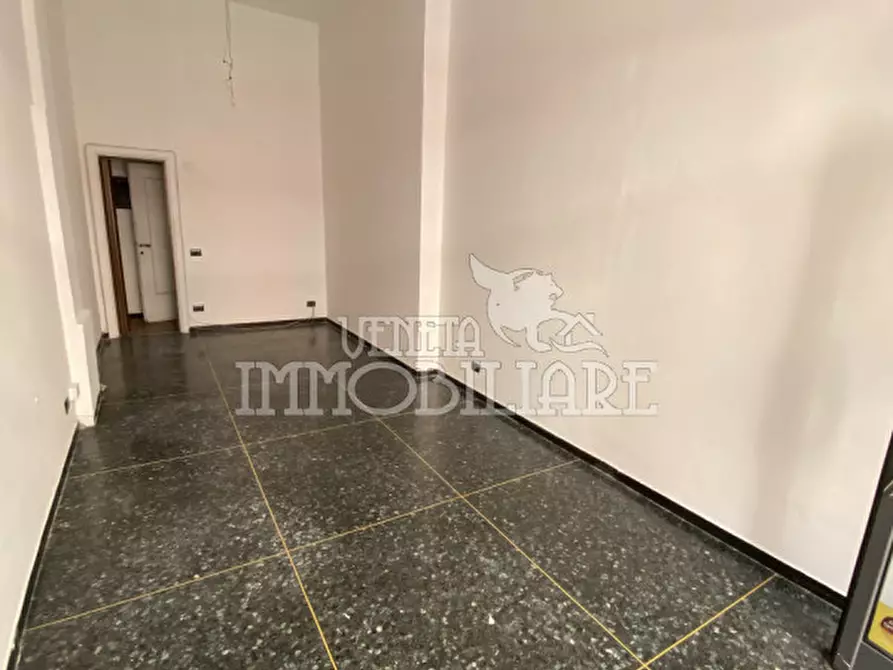 Immagine 4 di Negozio in affitto  in via caffaro a Genova