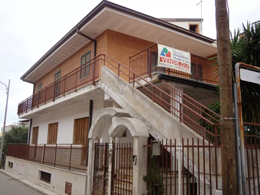 Immagine 1 di Villa in vendita  in via Prof G Adamo, 10 a Sannicandro Di Bari