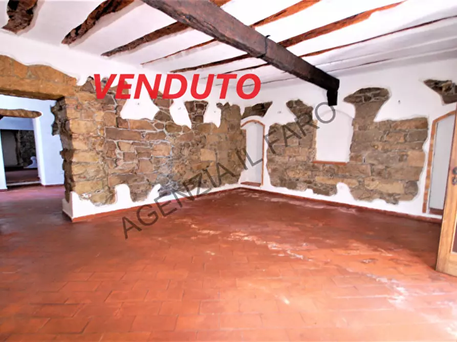 Immagine 1 di Negozio in vendita  in Via Montebello a La Maddalena