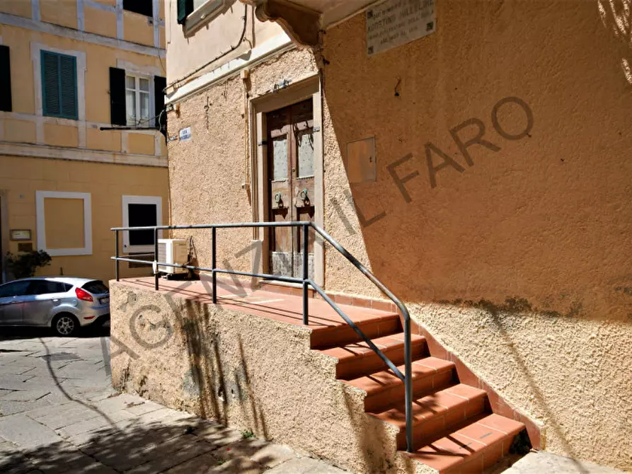 Immagine 3 di Negozio in vendita  in Via Montebello a La Maddalena