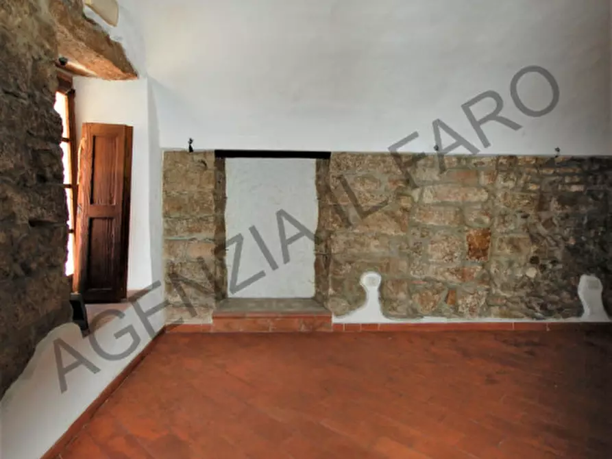 Immagine 7 di Negozio in vendita  in Via Montebello a La Maddalena