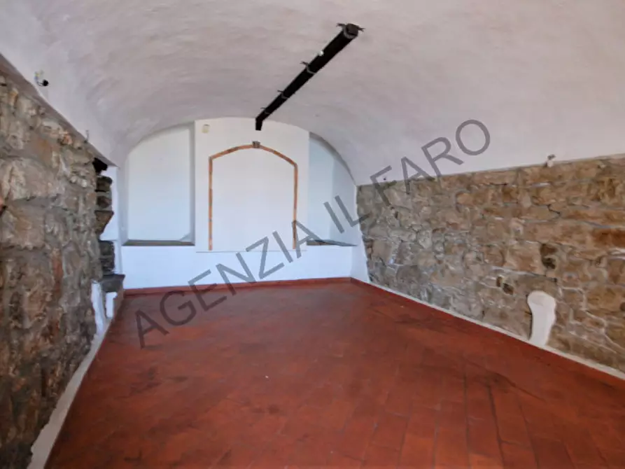 Immagine 8 di Negozio in vendita  in Via Montebello a La Maddalena