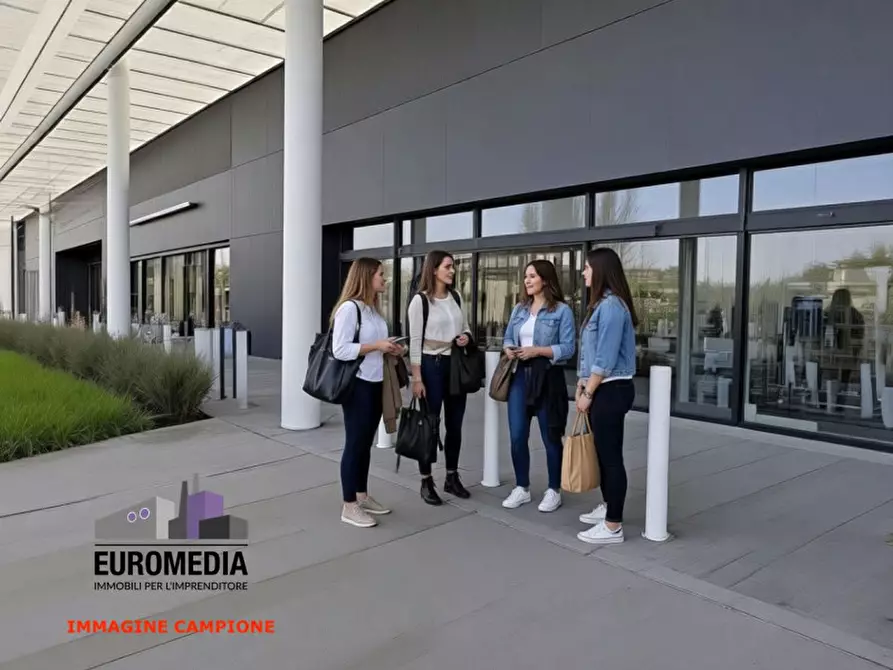 Immagine 3 di Negozio in vendita  in via Dell'Artigianato a Montorso Vicentino