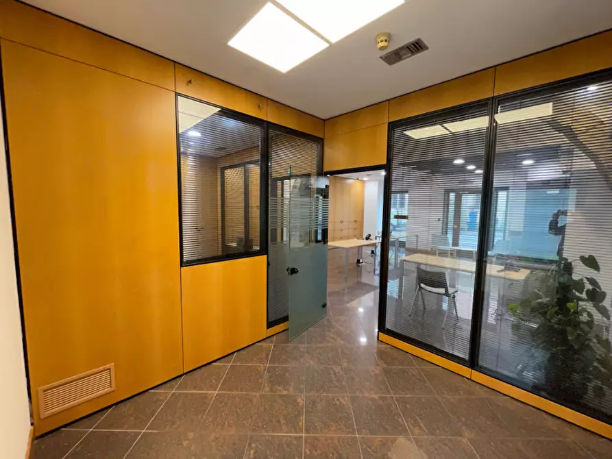 Immagine 11 di Attività commerciale in affitto  in san Giacomo in Monte 20 a Trieste