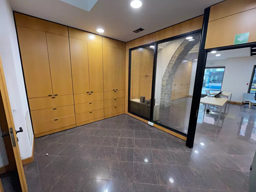 Immagine 14 di Attività commerciale in affitto  in san Giacomo in Monte 20 a Trieste