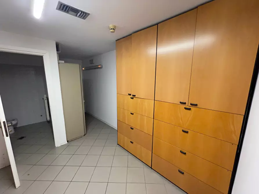 Immagine 16 di Attività commerciale in affitto  in san Giacomo in Monte 20 a Trieste