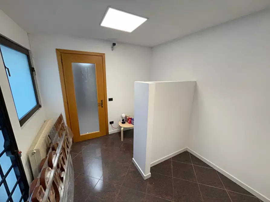 Immagine 17 di Attività commerciale in affitto  in san Giacomo in Monte 20 a Trieste