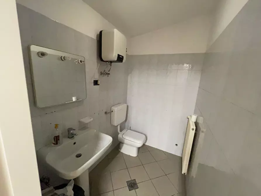 Immagine 26 di Attività commerciale in affitto  in san Giacomo in Monte 20 a Trieste