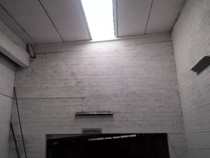 Immagine 2 di Laboratorio in vendita  in VIA MORO A. a Pioltello