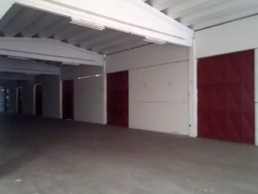 Immagine 3 di Laboratorio in vendita  in VIA MORO A. a Pioltello