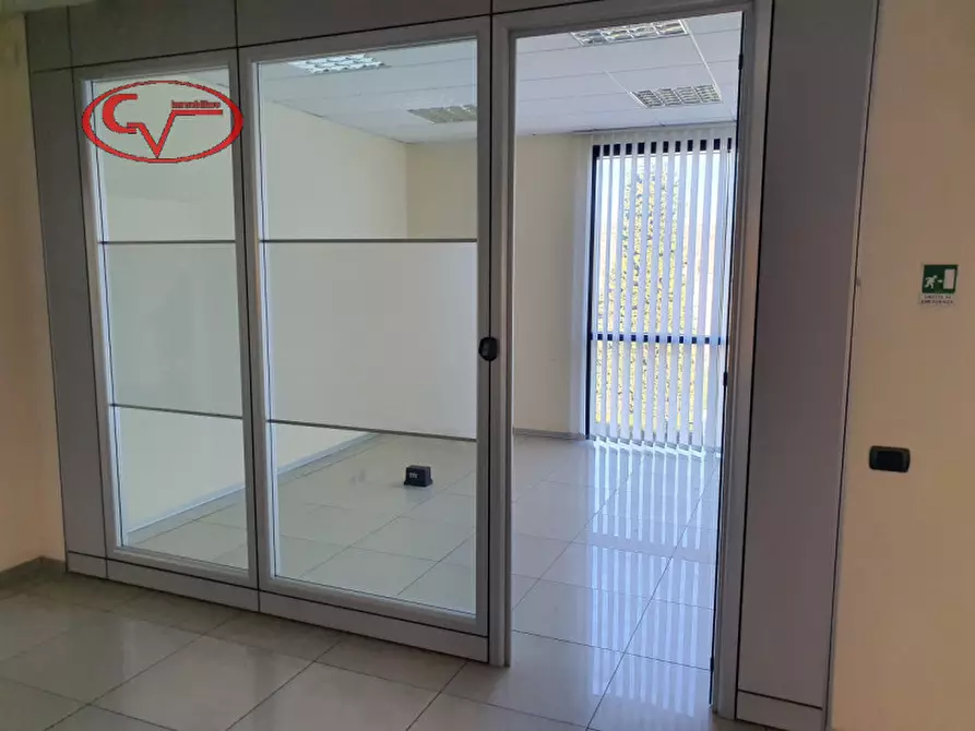 Immagine 8 di Ufficio in vendita  in strada lungarno a Terranuova Bracciolini