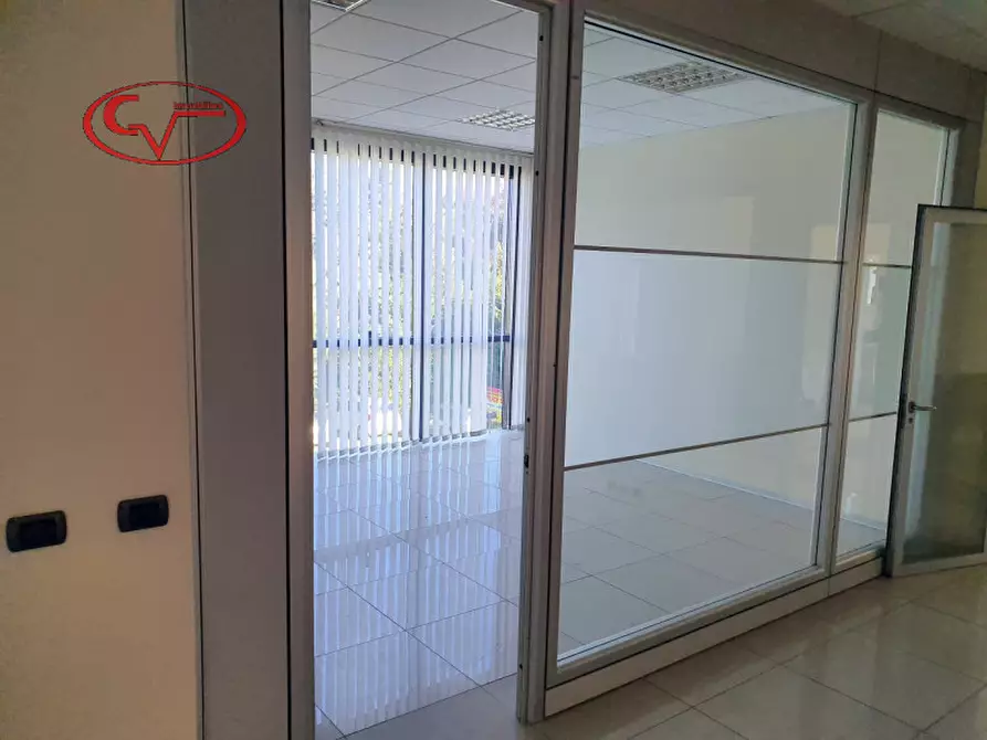 Immagine 9 di Ufficio in vendita  in strada lungarno a Terranuova Bracciolini