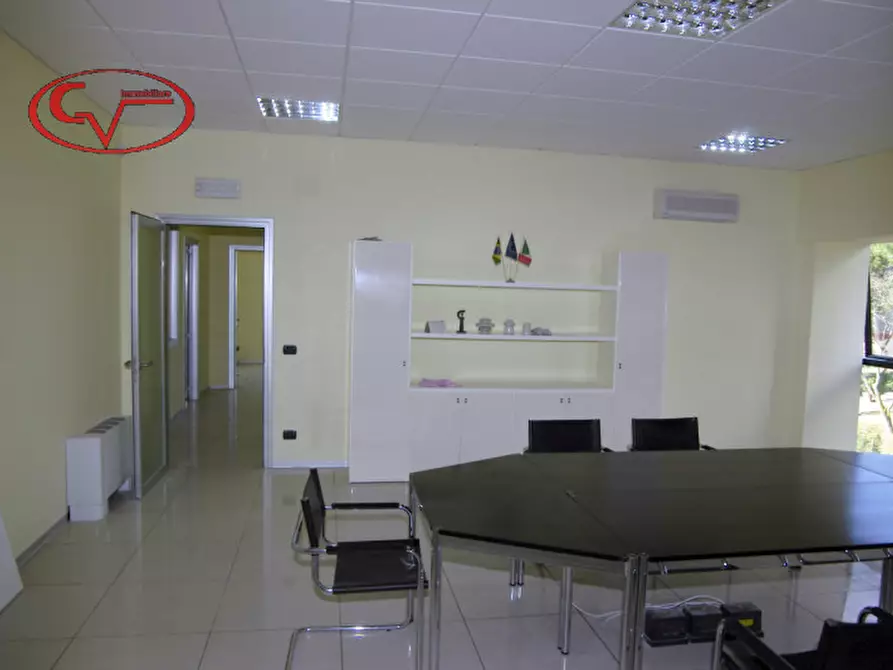 Immagine 11 di Ufficio in vendita  in strada lungarno a Terranuova Bracciolini