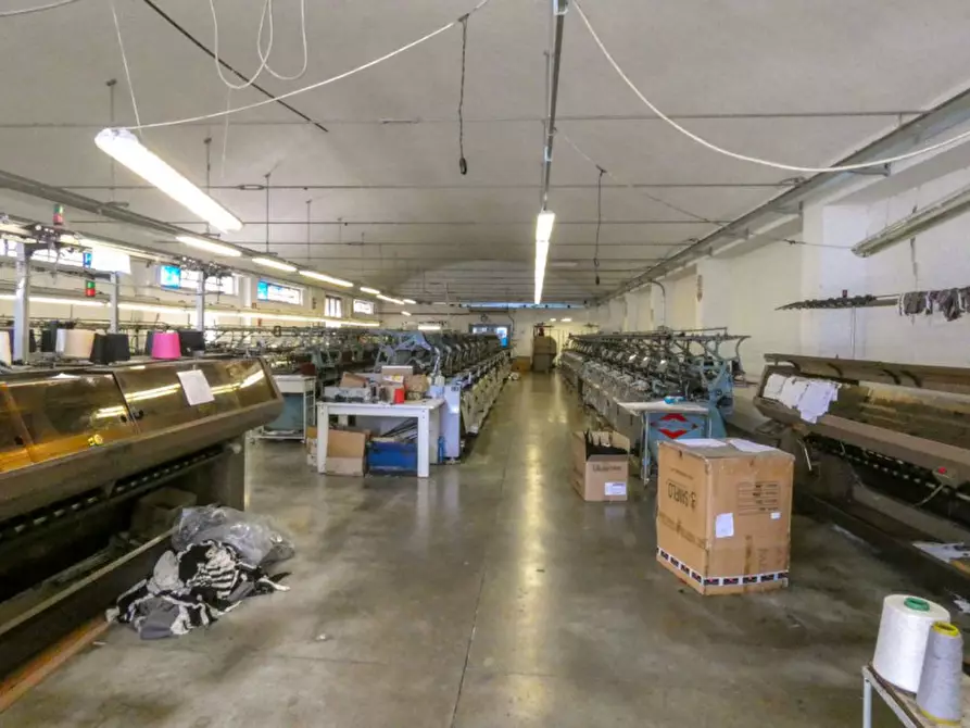 Immagine 2 di Capannone industriale in vendita  in via delle Rose a Cagli