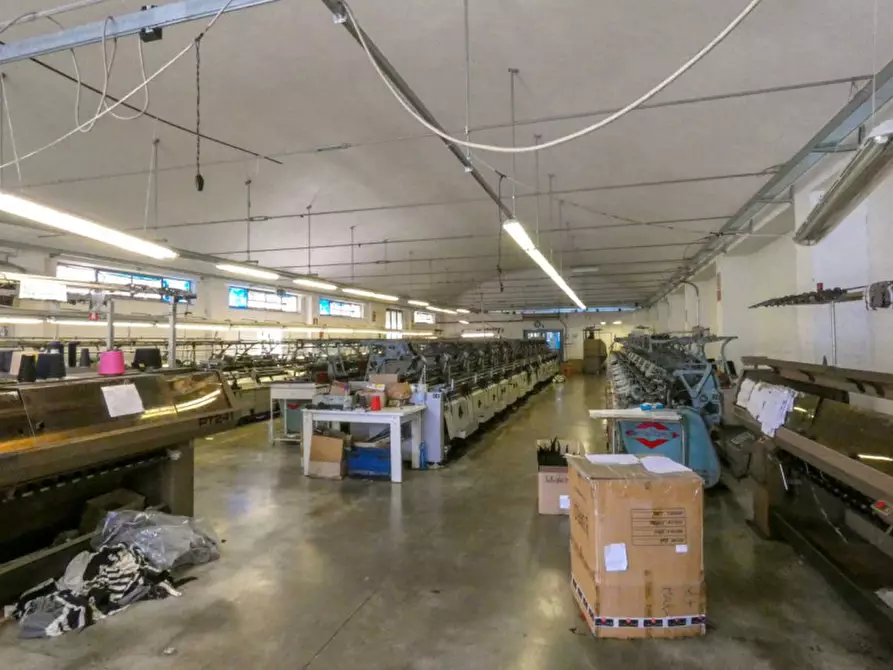 Immagine 3 di Capannone industriale in vendita  in via delle Rose a Cagli