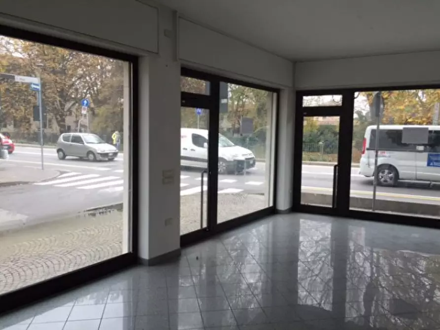 Immagine 9 di Negozio in affitto  in Via Circonvallazione a Venezia