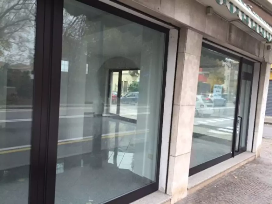 Immagine 14 di Negozio in affitto  in Via Circonvallazione a Venezia