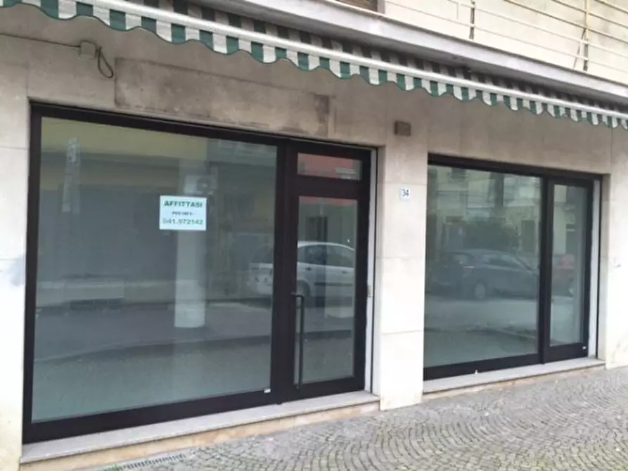 Immagine 15 di Negozio in affitto  in Via Circonvallazione a Venezia