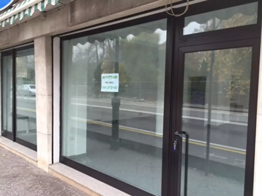 Immagine 16 di Negozio in affitto  in Via Circonvallazione a Venezia