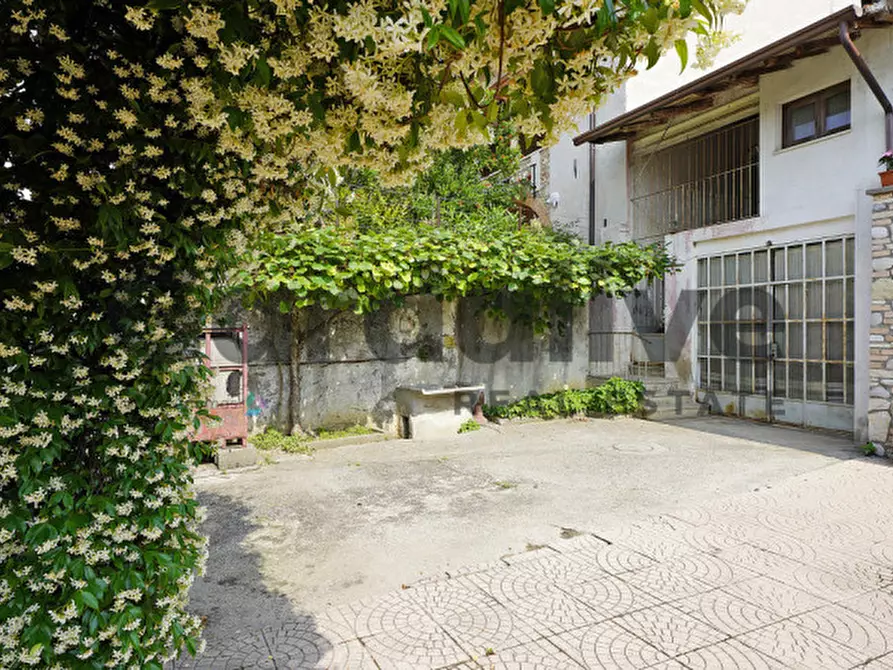 Immagine 8 di Rustico / casale in vendita  in Via Belvedere a Calvagese Della Riviera