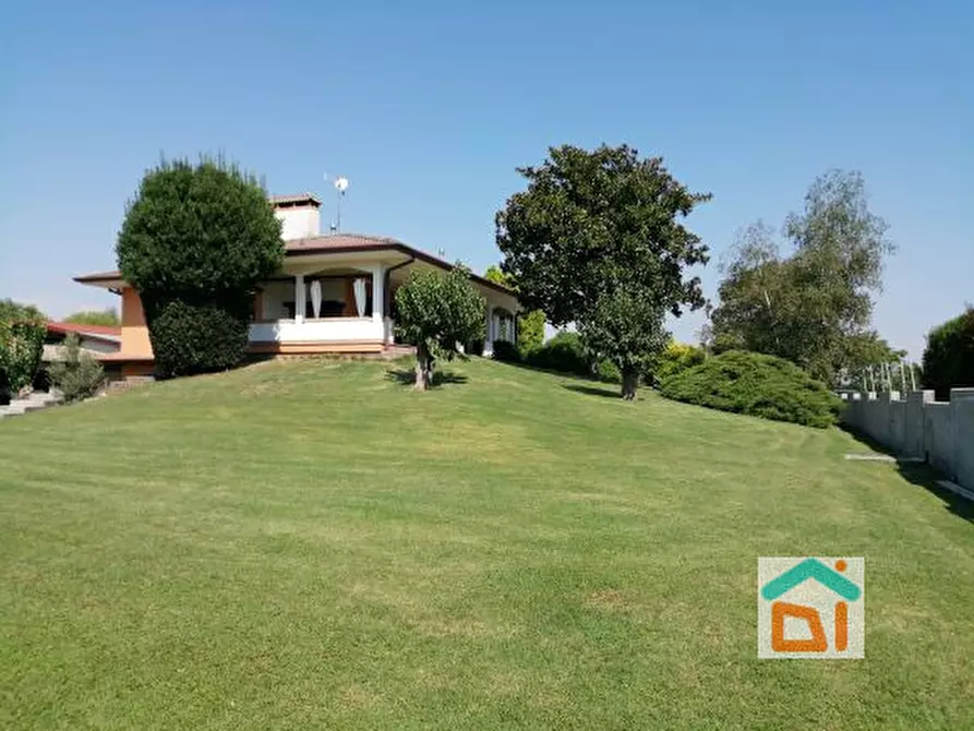 Immagine 1 di Villa in vendita  in via villa 51 a Bagnaria Arsa