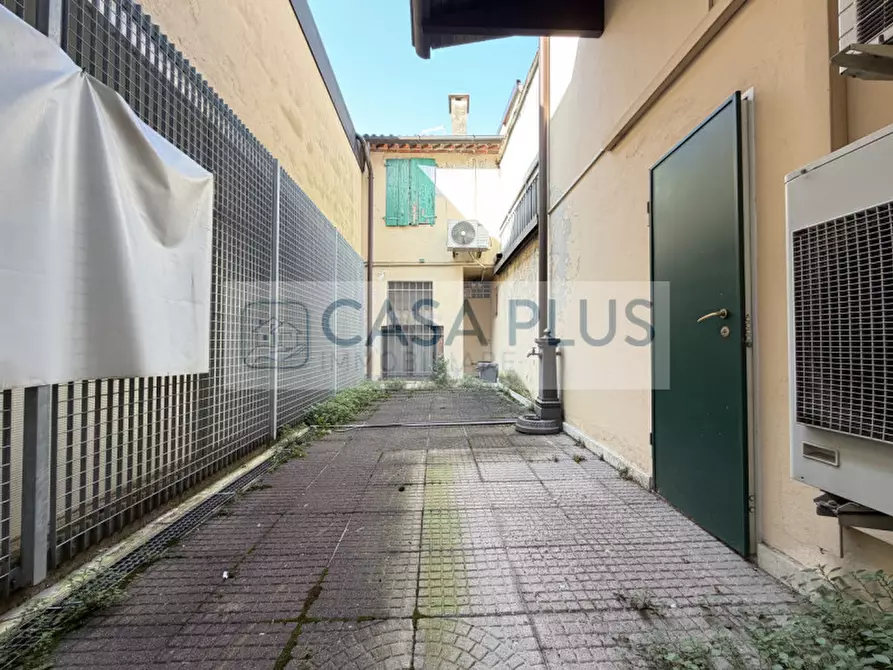 Immagine 12 di Negozio in vendita  a Cittadella