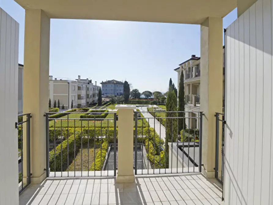 Immagine 1 di Appartamento in vendita  in Viale Ugo Foscolo 134 a Toscolano-Maderno