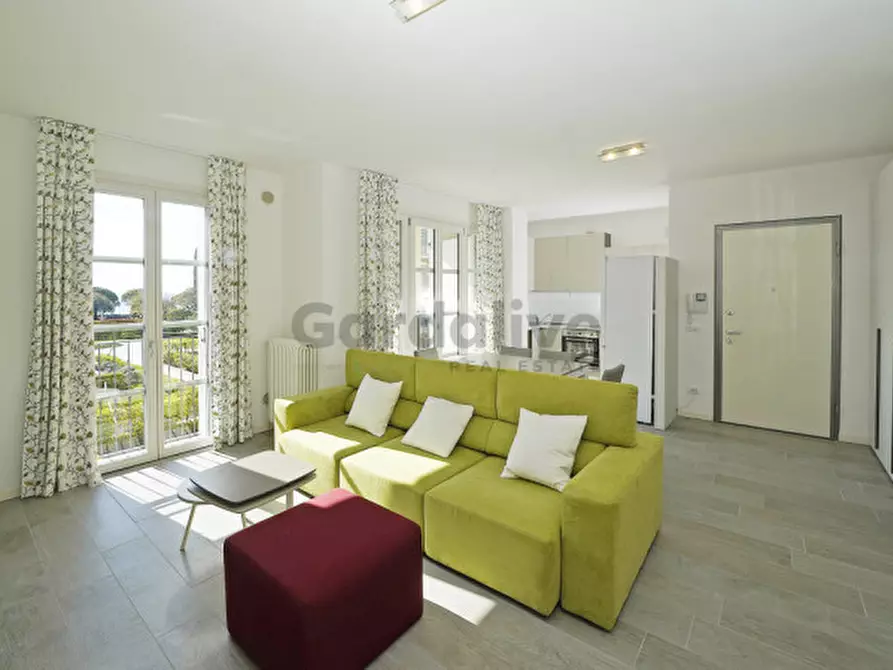 Immagine 2 di Appartamento in vendita  in Viale Ugo Foscolo 134 a Toscolano-Maderno