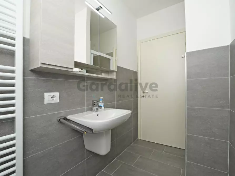 Immagine 22 di Appartamento in vendita  in Viale Ugo Foscolo 134 a Toscolano-Maderno