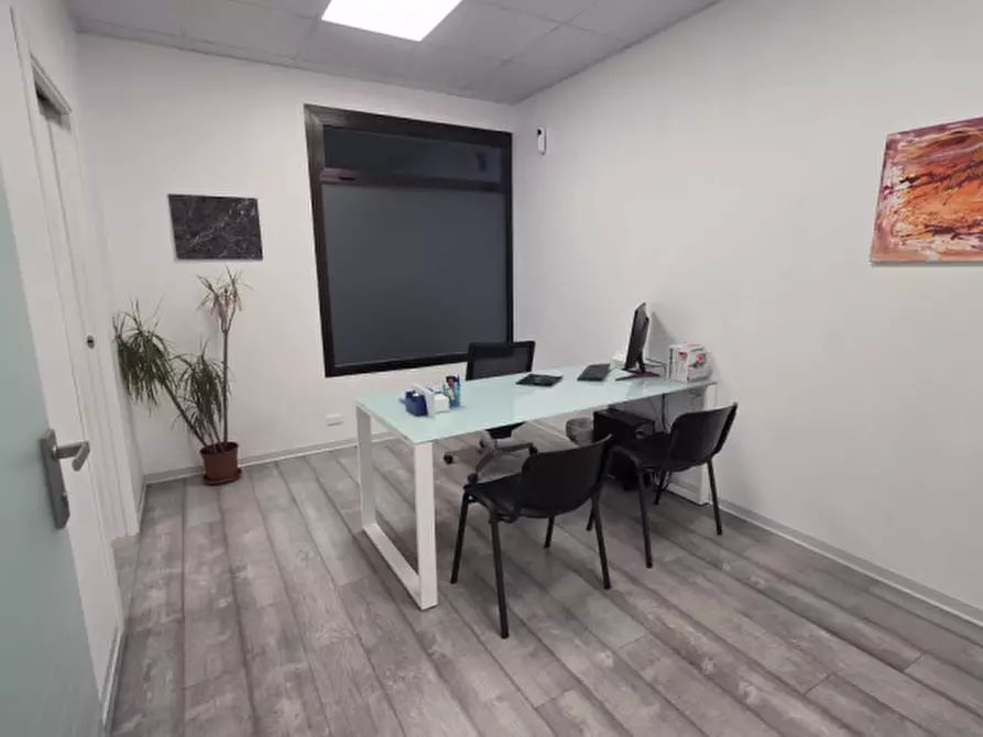 Immagine 7 di Negozio in vendita  in Via Brenta a Castelfranco Veneto