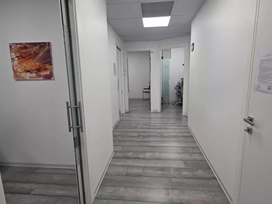 Immagine 8 di Negozio in vendita  in Via Brenta a Castelfranco Veneto