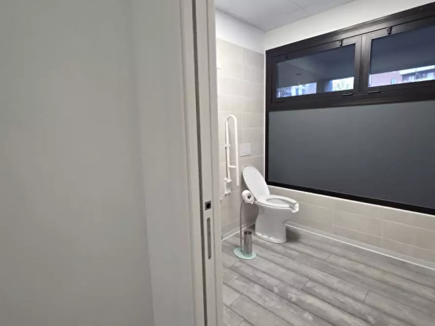 Immagine 9 di Negozio in vendita  in Via Brenta a Castelfranco Veneto