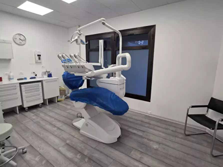 Immagine 11 di Negozio in vendita  in Via Brenta a Castelfranco Veneto