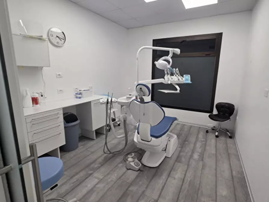 Immagine 12 di Negozio in vendita  in Via Brenta a Castelfranco Veneto