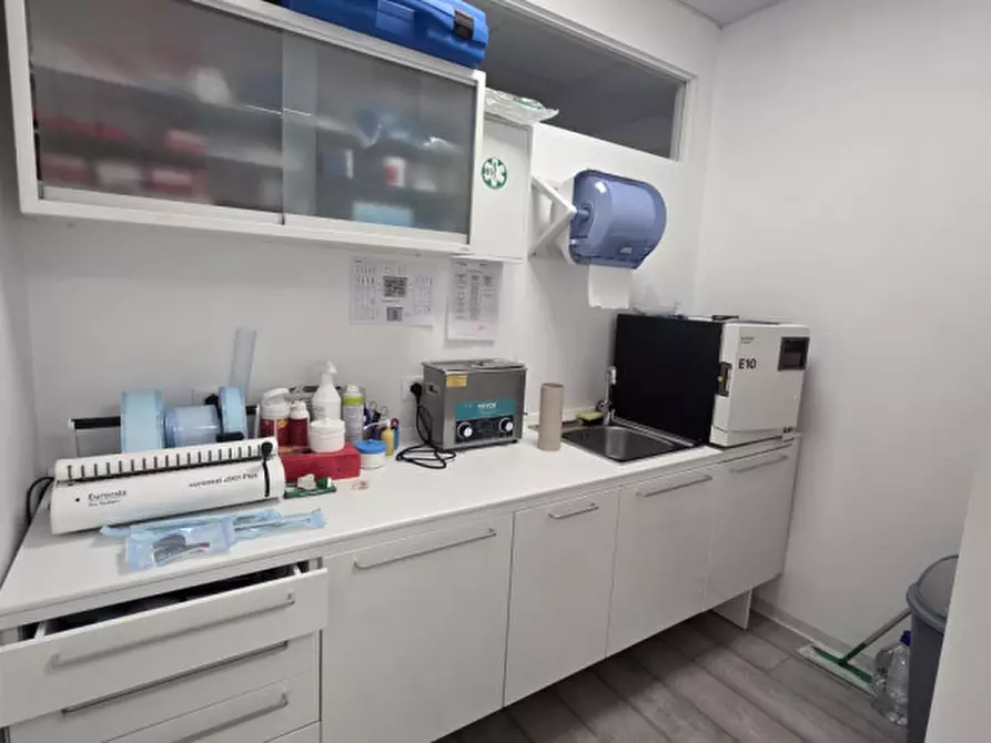 Immagine 13 di Negozio in vendita  in Via Brenta a Castelfranco Veneto