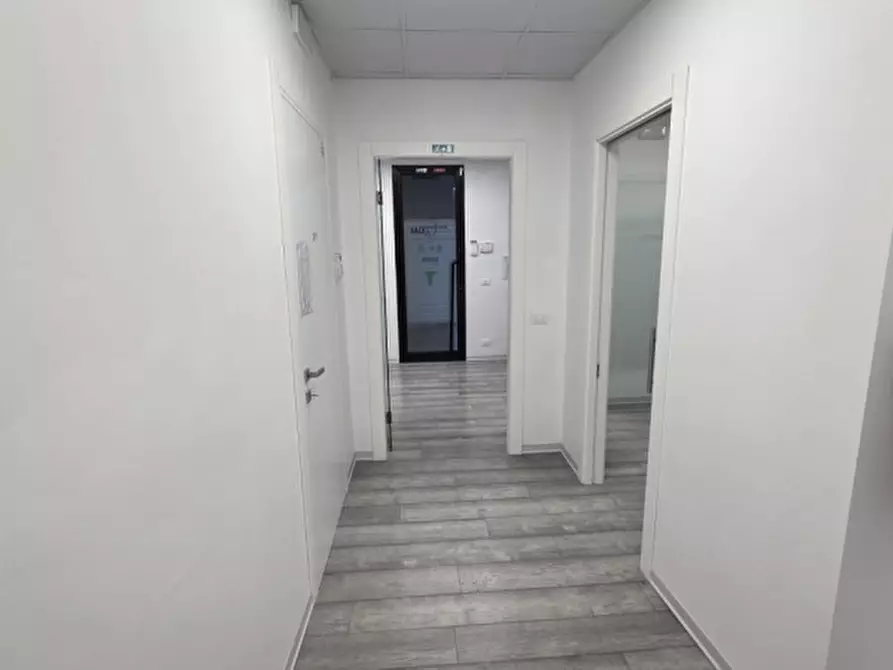 Immagine 15 di Negozio in vendita  in Via Brenta a Castelfranco Veneto