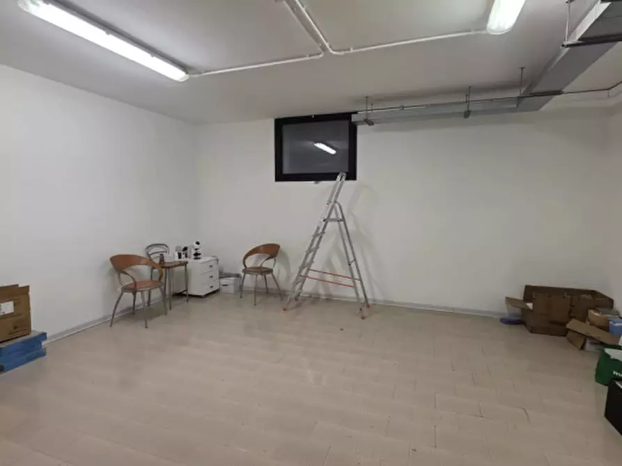 Immagine 17 di Negozio in vendita  in Via Brenta a Castelfranco Veneto