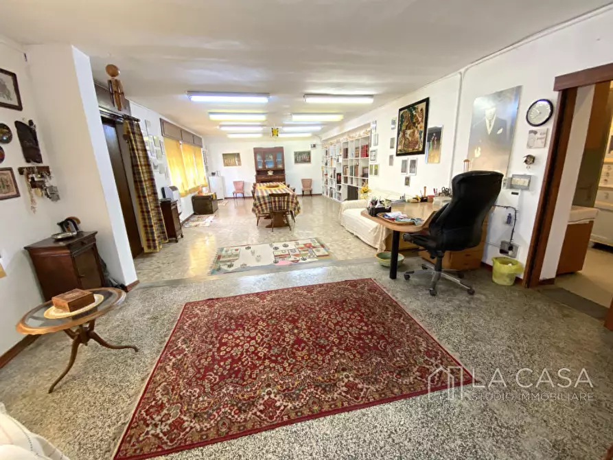 Immagine 3 di Palazzo in vendita  in Piazza Santa Margherita a Valvasone Arzene