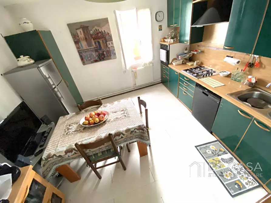 Immagine 10 di Palazzo in vendita  in Piazza Santa Margherita a Valvasone Arzene