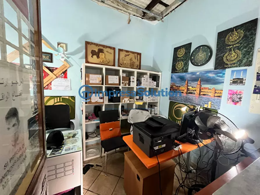 Immagine 10 di Negozio in vendita  in Vico Scalciccia a Napoli