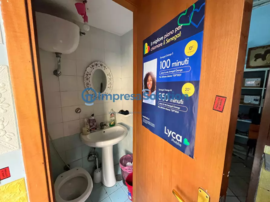 Immagine 11 di Negozio in vendita  in Vico Scalciccia a Napoli