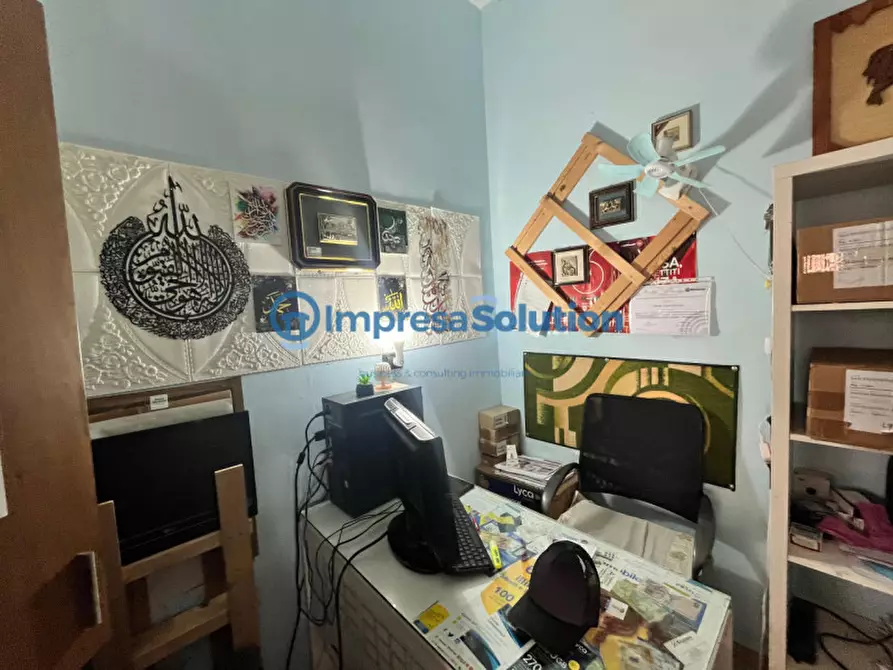 Immagine 12 di Negozio in vendita  in Vico Scalciccia a Napoli